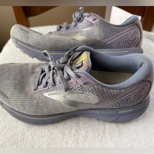 Brooks Ghost 14 Running Shoes Womens Size 10 Sneakers Athletic Training Purple
